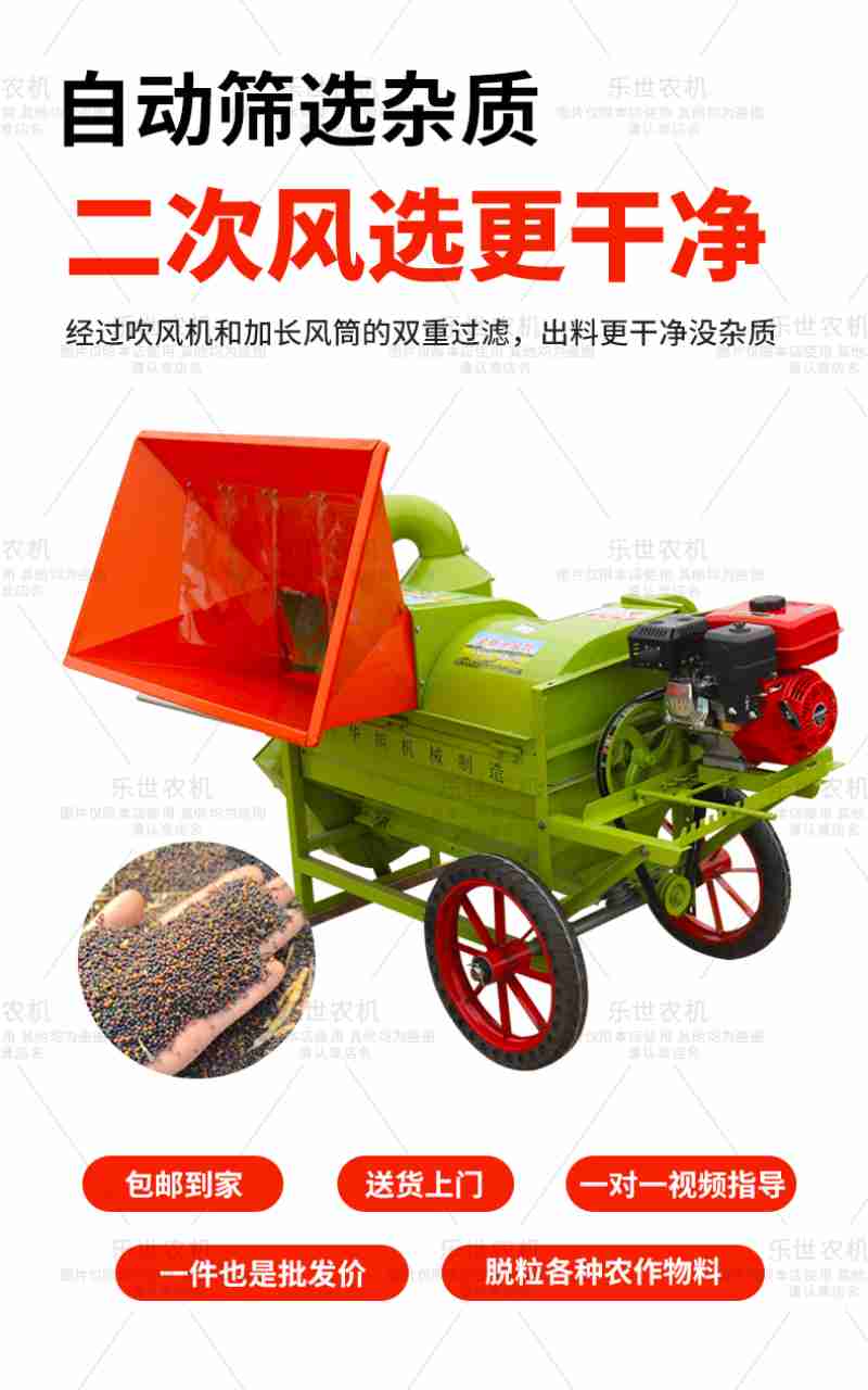 △芦淞市场群,快递员一边吃早饭,一边关注快递信息。刘震 摄